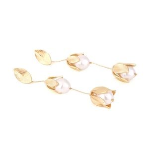 Pearl gold plated ally leaf erring